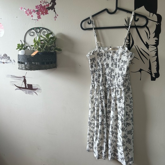 White Floral Dress - Picture 6 of 11